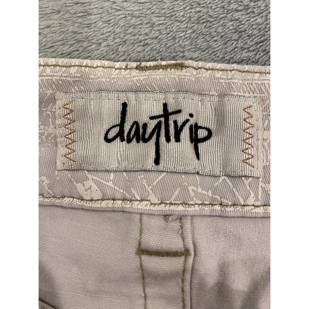 Daytrip Virgo Women's Size 27 Beige Embellished Capri's Jeans